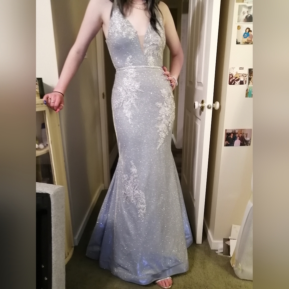 Mermaid Style Grad Dress - Picture 2 of 8